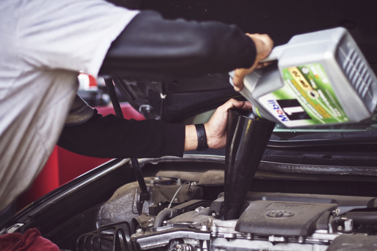 Service-Arbeiten in der Autogarage Weinfelden